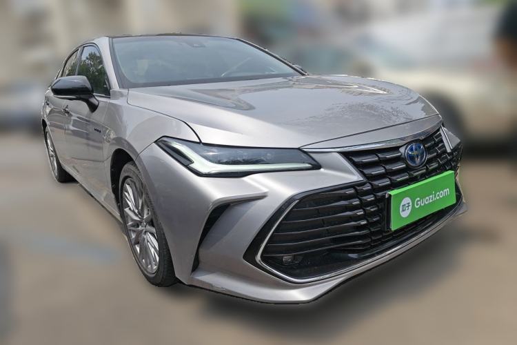 Used Toyota Avalon 2022 Dual-Engine 2.5L XLE Premium Edition Front Right 45 Deg