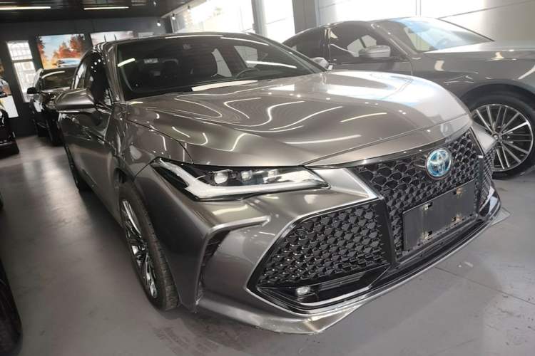 Used Toyota Avalon 2022 Dual-Engine 2.5L XLE Premium Edition Front Right 45 Deg