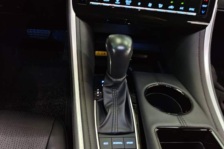 Used Toyota Avalon 2022 Dual-Engine 2.5L Luxury Edition Gear Lever