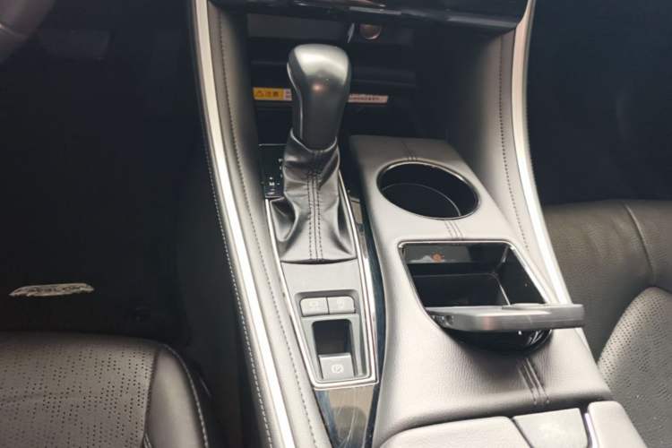Used Toyota Avalon 2022 2.0L Luxury Edition Gear Lever