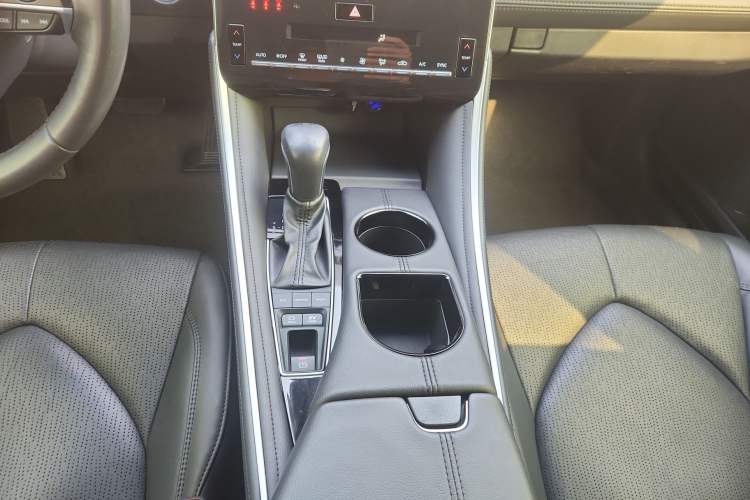 Used Toyota Avalon 2022 Dual-Engine 2.5L Luxury Edition Gear Lever