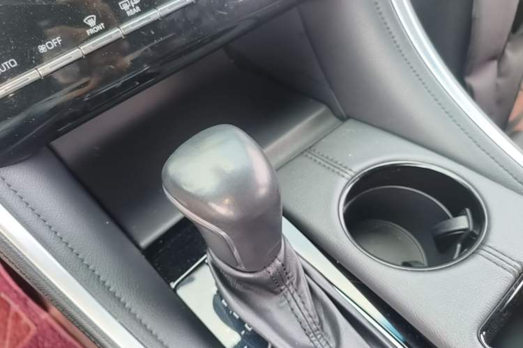 Used Toyota Avalon 2022 2.0L Luxury Edition Gear Lever