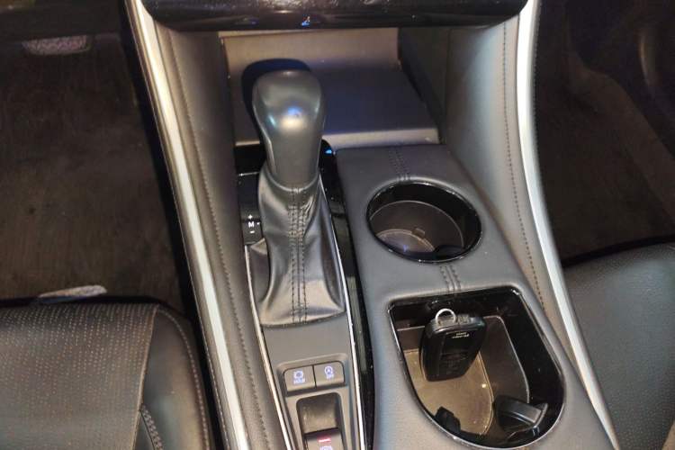 Used Toyota Avalon 2022 2.0L Luxury Edition Gear Lever