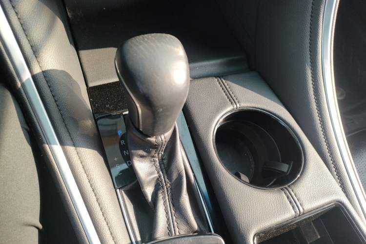 Used Toyota Avalon 2022 2.5L Luxury Edition Gear Lever