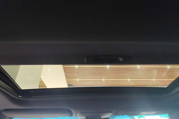Used Toyota Avalon 2022 2.0L Luxury Edition Headliner