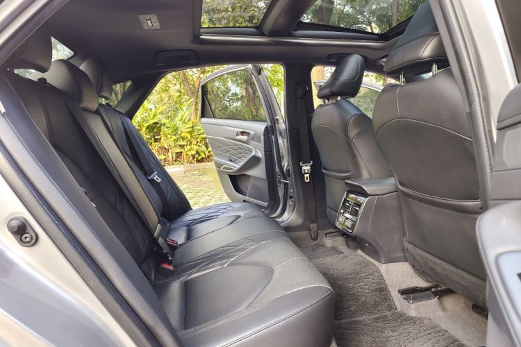 Used Toyota Avalon 2022 2.5L Touring Premium Edition Interior 2