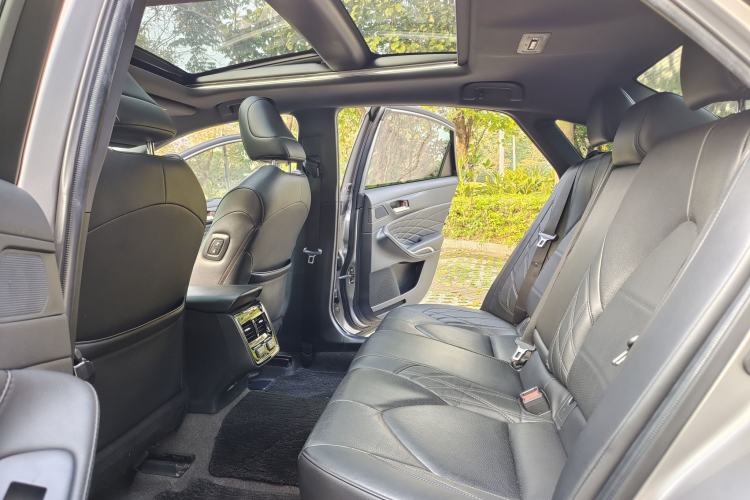 Used Toyota Avalon 2022 2.5L Touring Premium Edition Interior 3