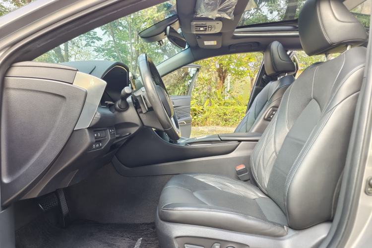 Used Toyota Avalon 2022 2.5L Touring Premium Edition Interior 4
