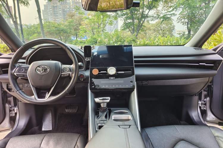 Used Toyota Avalon 2022 2.5L Touring Premium Edition Interior 6