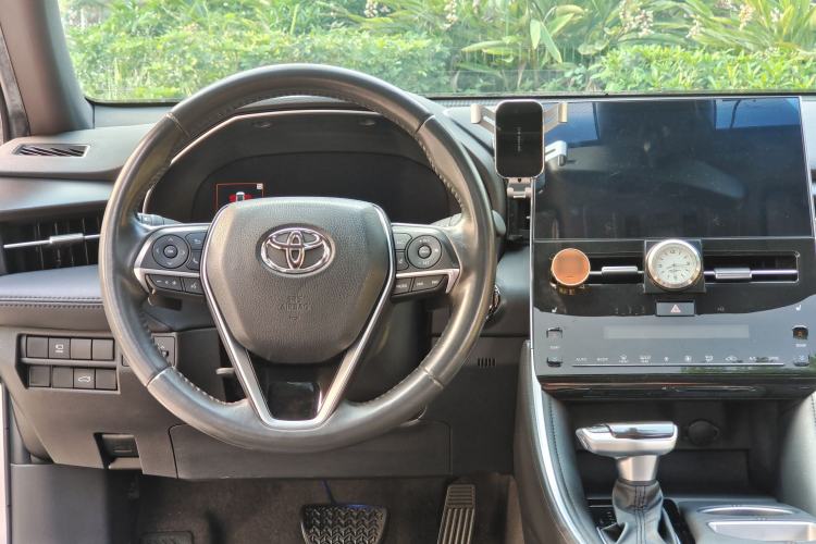 Used Toyota Avalon 2022 2.5L Touring Premium Edition Interior 9