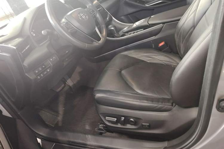 Used Toyota Avalon 2022 Dual-Engine 2.5L XLE Premium Edition Left Front Seat