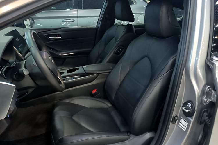 Used Toyota Avalon 2022 2.0L Luxury Edition Left Front Seat