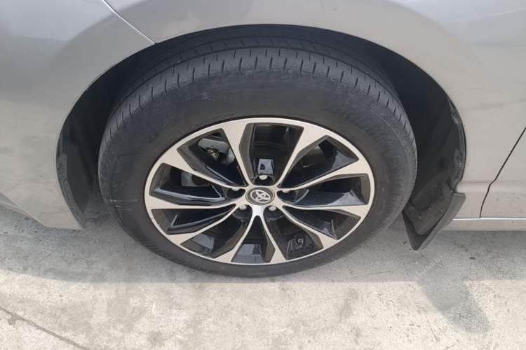 Used Toyota Avalon 2022 2.0L Luxury Edition Left Front Wheel Hub