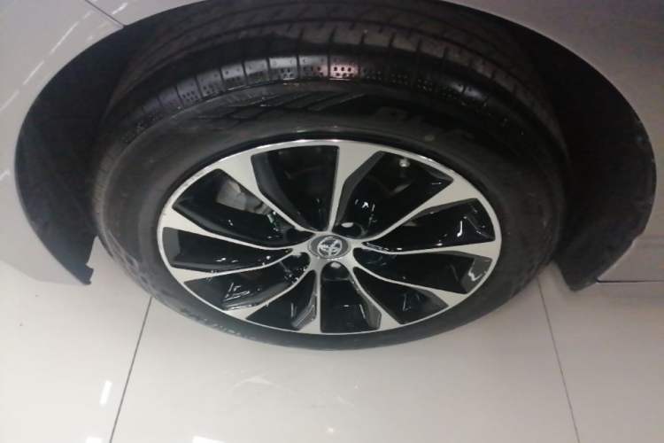 Used Toyota Avalon 2022 2.0L Ambition Edition Left Front Wheel Hub