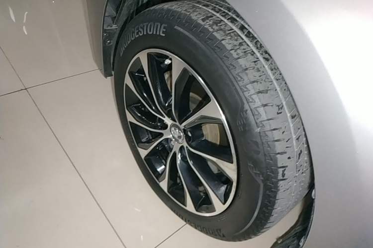 Used Toyota Avalon 2022 2.0L Luxury Edition Left Front Wheel Hub