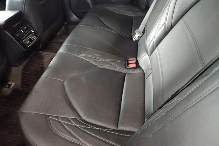 Used Toyota Avalon 2022 Dual-Engine 2.5L XLE Premium Edition Left Rear Seat