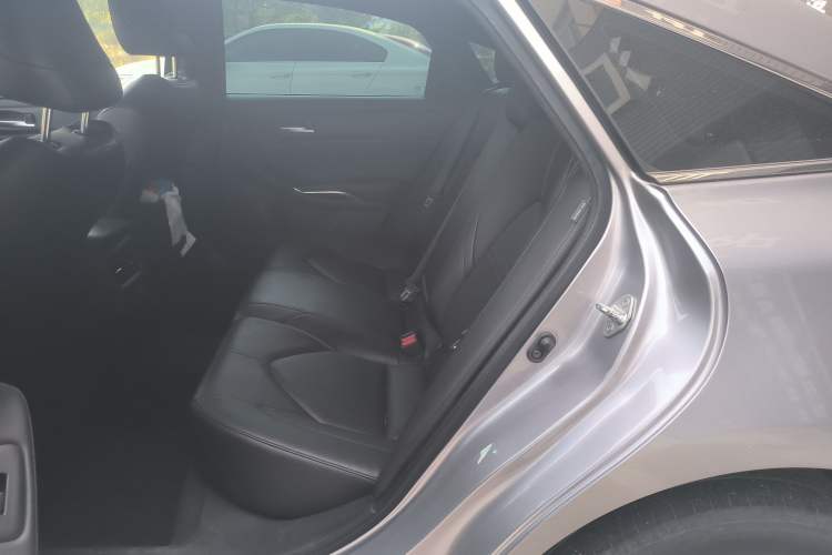Used Toyota Avalon 2022 2.5L Luxury Edition Left Rear Seat