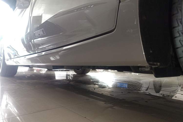 Used Toyota Avalon 2022 2.0L Luxury Edition Left Side Sill