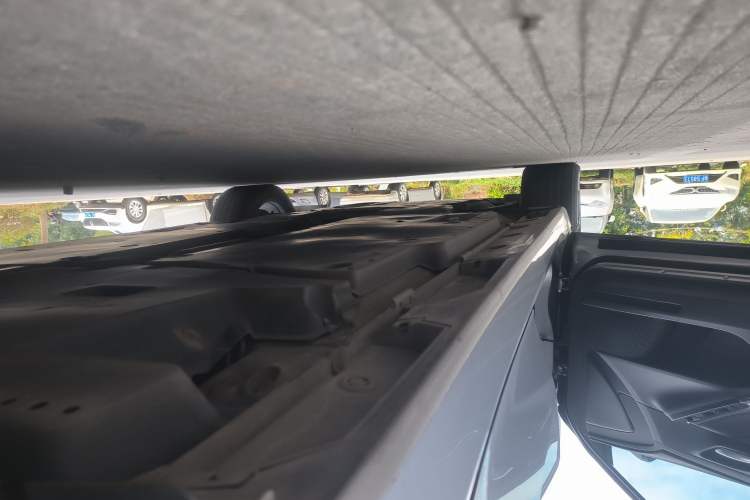 Used Toyota Avalon 2022 2.5L Luxury Edition Left Side Sill