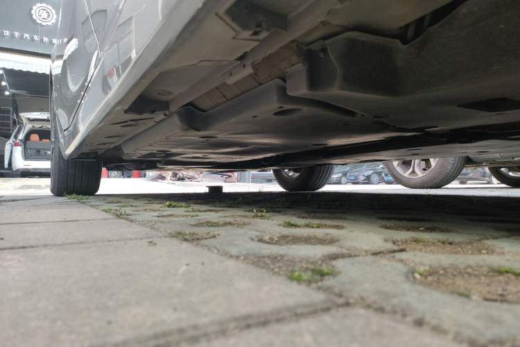 Used Toyota Avalon 2022 2.5L Luxury Edition Left Side Sill