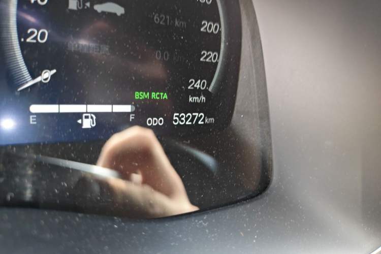 Used Toyota Avalon 2022 Dual-Engine 2.5L XLE Premium Edition Odometer Close Up