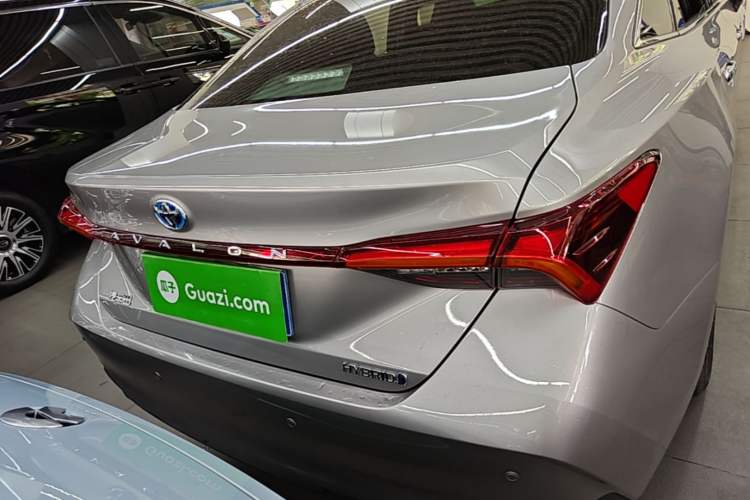 Used Toyota Avalon 2022 Dual-Engine 2.5L Luxury Edition Rear