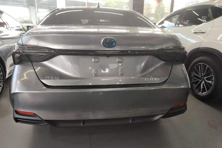 Used Toyota Avalon 2022 Dual-Engine 2.5L XLE Premium Edition Rear