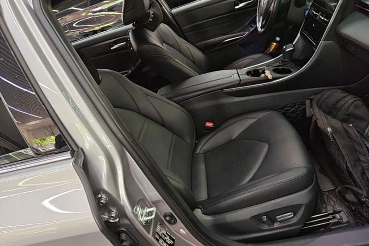 Used Toyota Avalon 2022 Dual-Engine 2.5L Luxury Edition Right Front Seat
