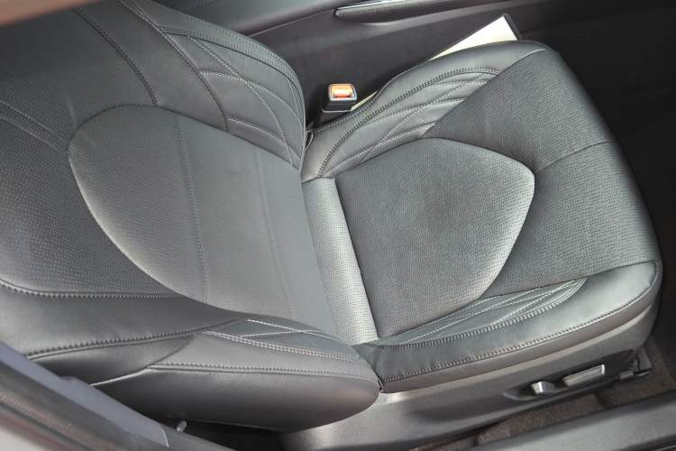 Used Toyota Avalon 2022 2.5L Touring Premium Edition Right Front Seat
