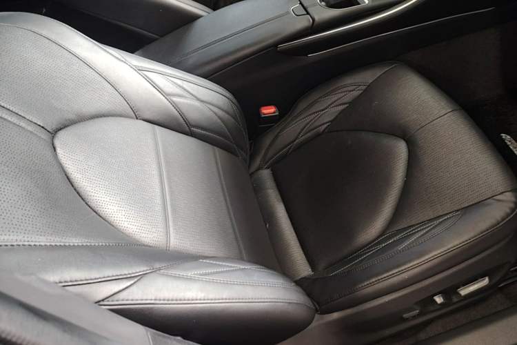Used Toyota Avalon 2022 Dual-Engine 2.5L XLE Premium Edition Right Front Seat