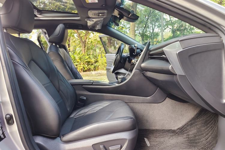 Used Toyota Avalon 2022 2.5L Touring Premium Edition Right Front Seat
