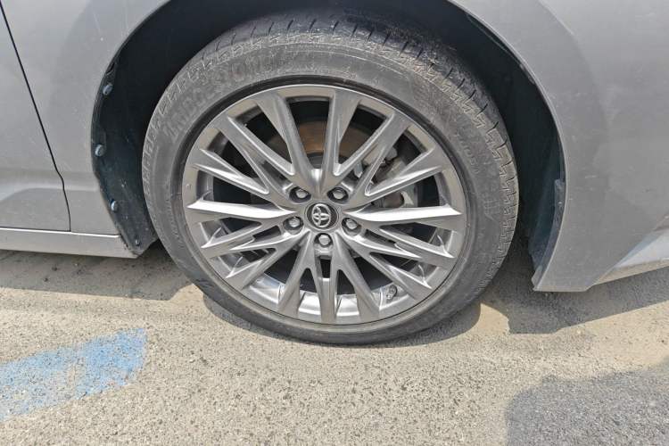 Used Toyota Avalon 2022 Dual-Engine 2.5L XLE Premium Edition Right Front Wheel Hub