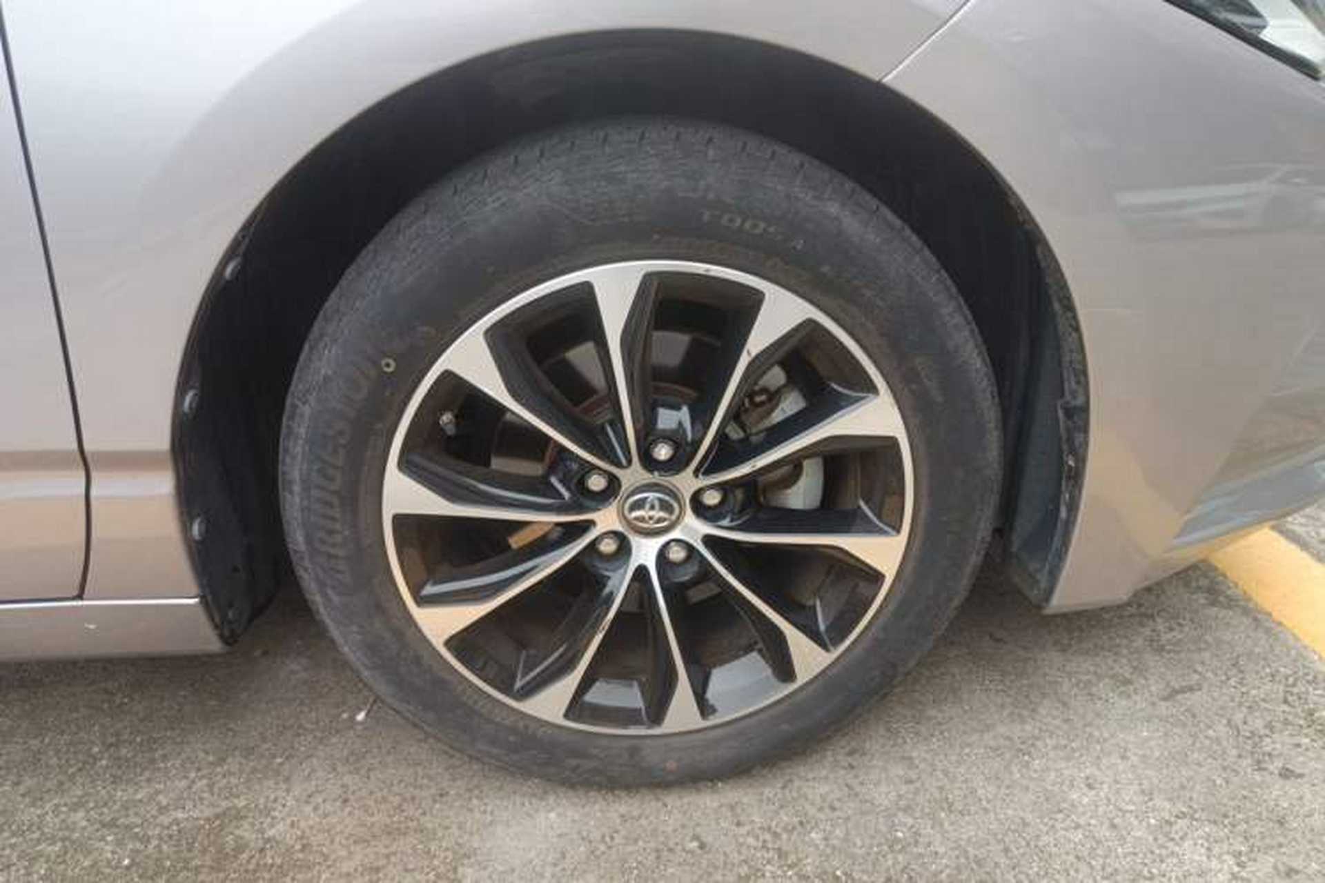 Used Toyota Avalon 2022 2.0L Luxury Edition Right Front Wheel Hub