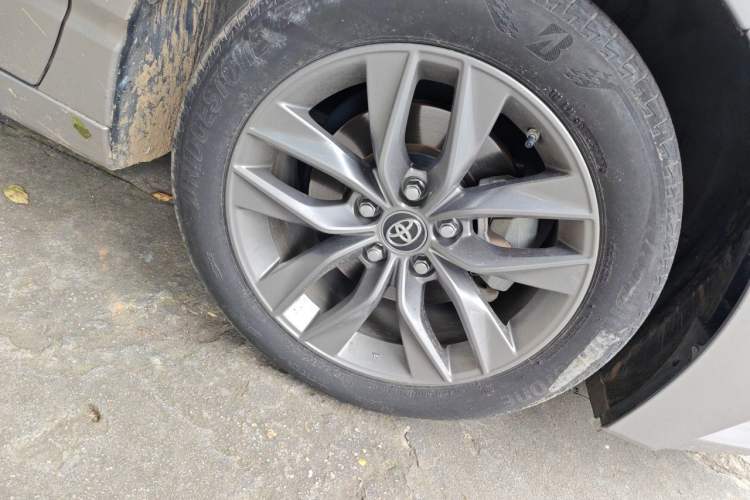 Used Toyota Avalon 2022 2.0L Luxury Edition Right Front Wheel Hub