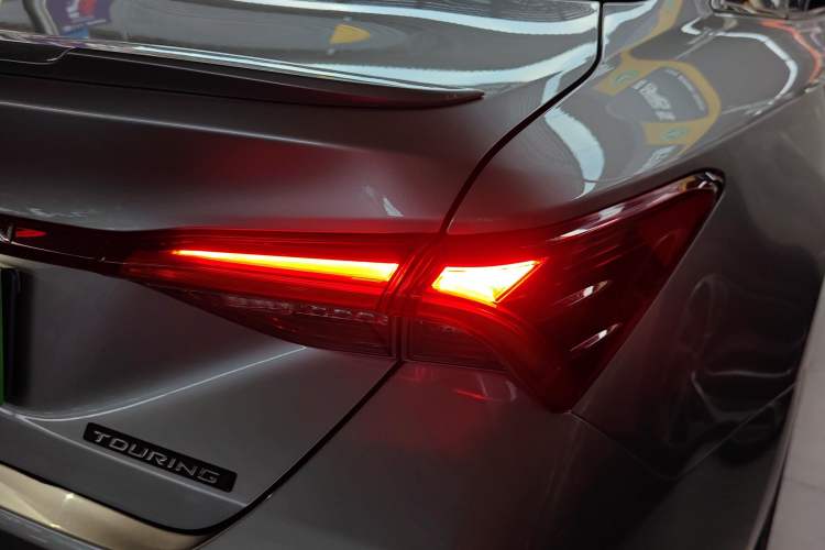 Used Toyota Avalon 2022 2.5L Touring Premium Edition Right Rear Taillight