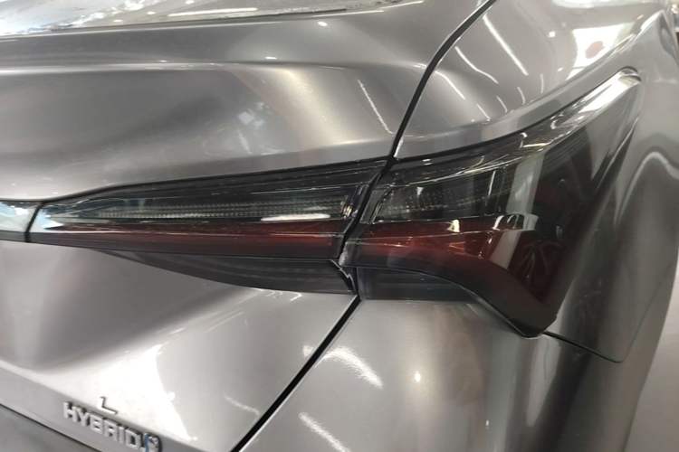 Used Toyota Avalon 2022 Dual-Engine 2.5L XLE Premium Edition Right Rear Taillight