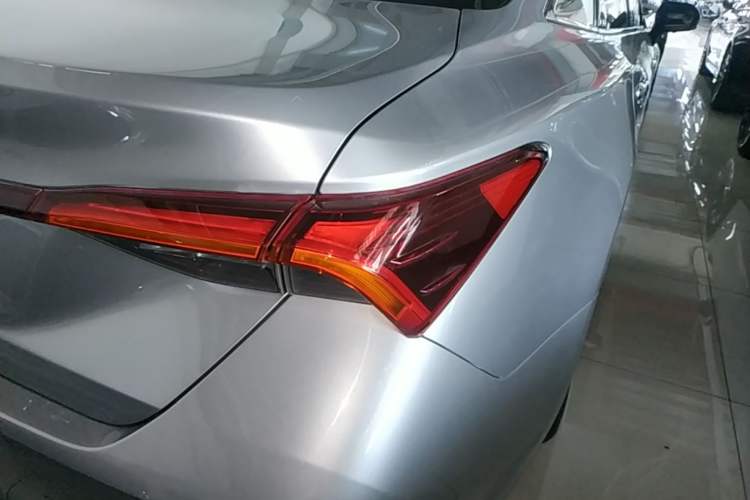 Used Toyota Avalon 2022 2.0L Luxury Edition Right Rear Taillight