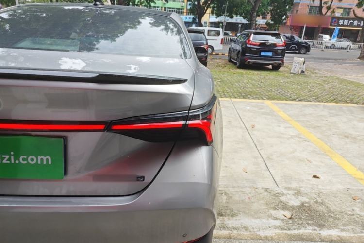 Used Toyota Avalon 2022 2.5L Touring Premium Edition Right Rear Taillight