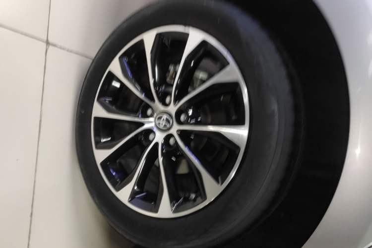 Used Toyota Avalon 2022 Dual-Engine 2.5L Luxury Edition Right Rear Wheel Hub