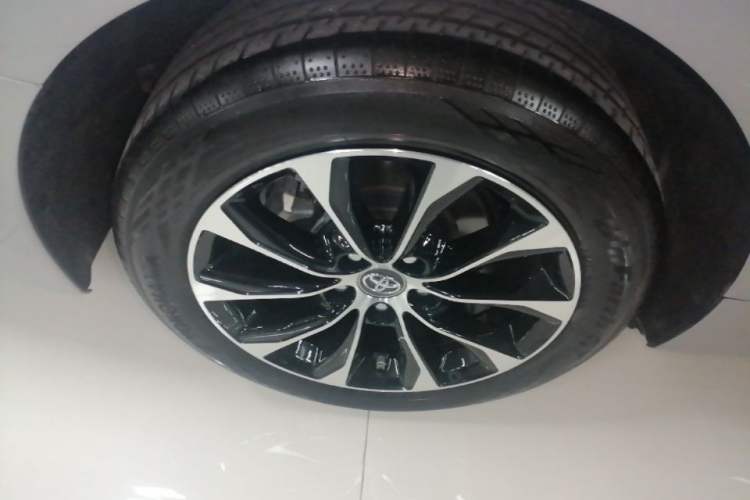 Used Toyota Avalon 2022 2.0L Ambition Edition Right Rear Wheel Hub