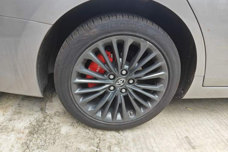 Used Toyota Avalon 2022 2.5L Touring Premium Edition Right Rear Wheel Hub