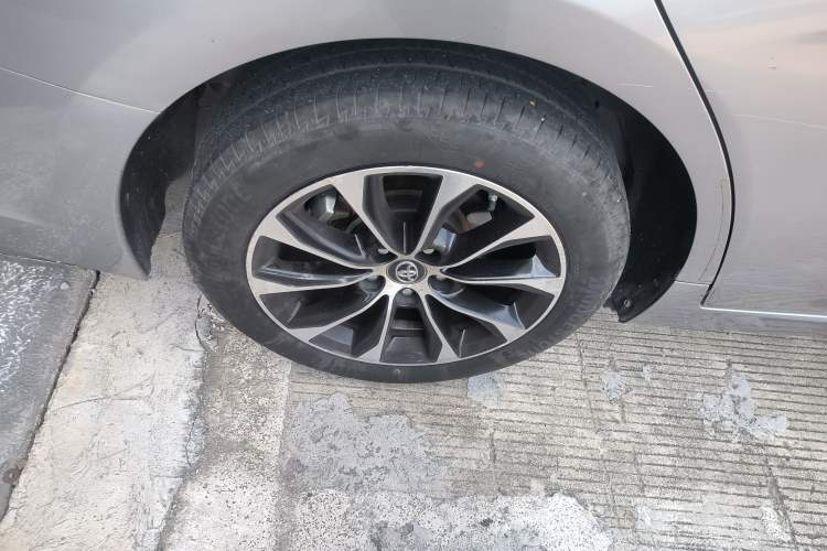 Used Toyota Avalon 2022 2.5L Luxury Edition Right Rear Wheel Hub