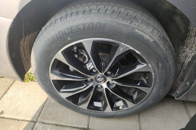 Used Toyota Avalon 2022 2.5L Luxury Edition Right Rear Wheel Hub