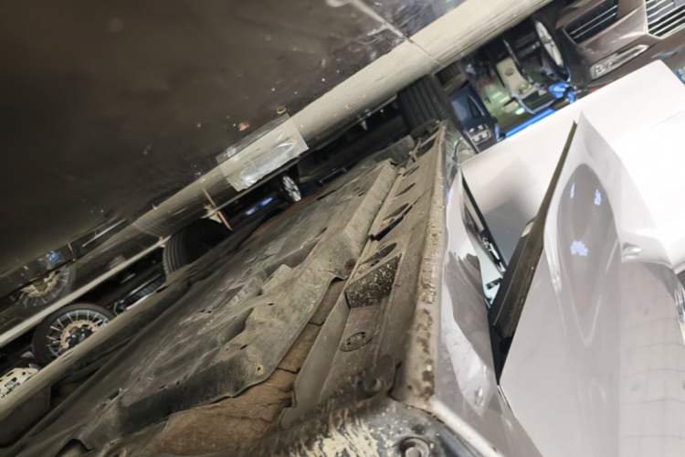 Used Toyota Avalon 2022 2.0L Luxury Edition Right Side Sill