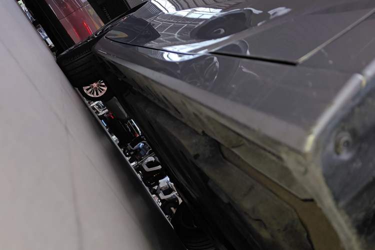 Used Toyota Avalon 2022 2.5L Touring Premium Edition Right Side Sill