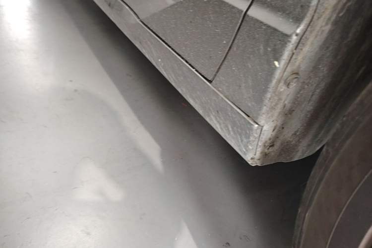 Used Toyota Avalon 2022 Dual-Engine 2.5L XLE Premium Edition Right Side Sill