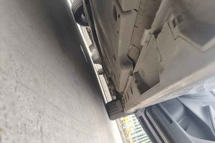 Used Toyota Avalon 2022 2.0L Luxury Edition Right Side Sill