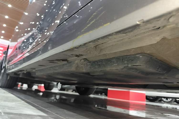 Used Toyota Avalon 2022 2.0L Luxury Edition Right Side Sill