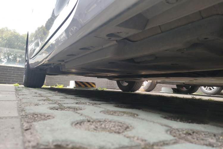 Used Toyota Avalon 2022 2.5L Luxury Edition Right Side Sill