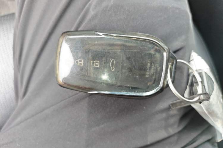 Used Toyota Avalon 2022 Dual-Engine 2.5L XLE Premium Edition Vehicle Key